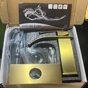 Luxurious Gold Faucet Set